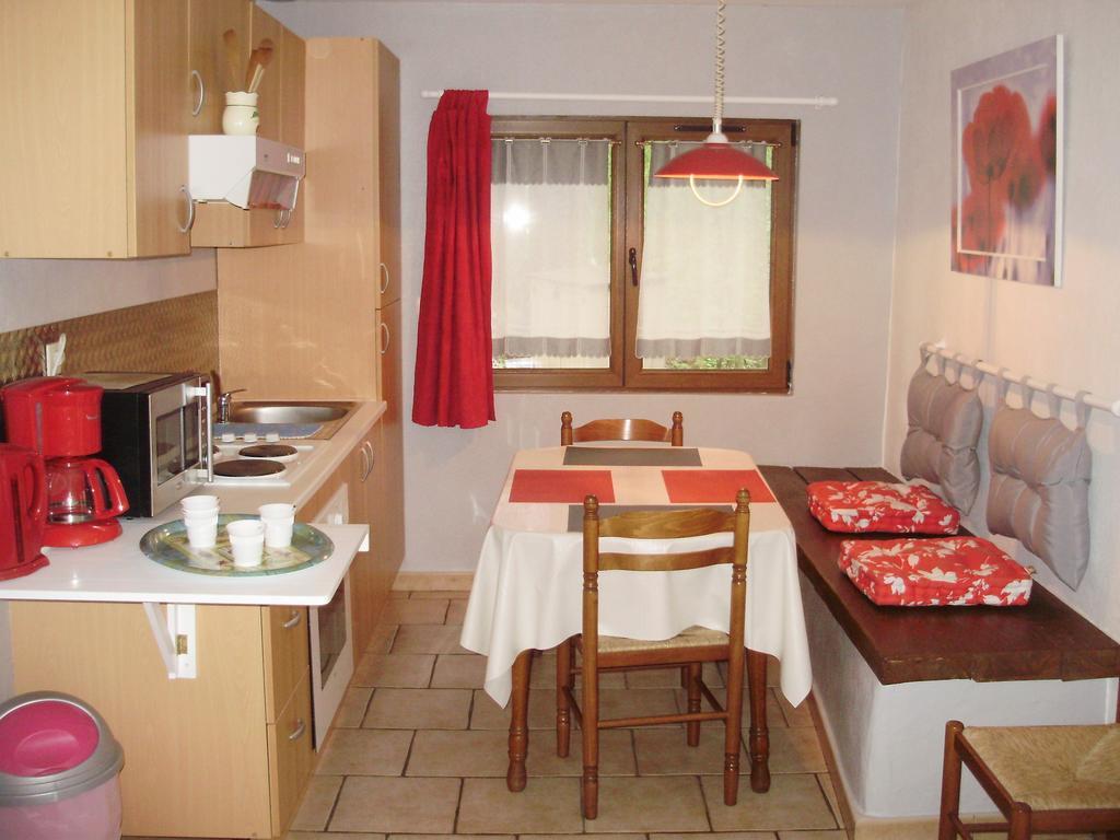 Auberge Du Bord Des Eaux - Demi-Pension Assuree Sur Reservation Сент-Аман-лез-О Екстер'єр фото