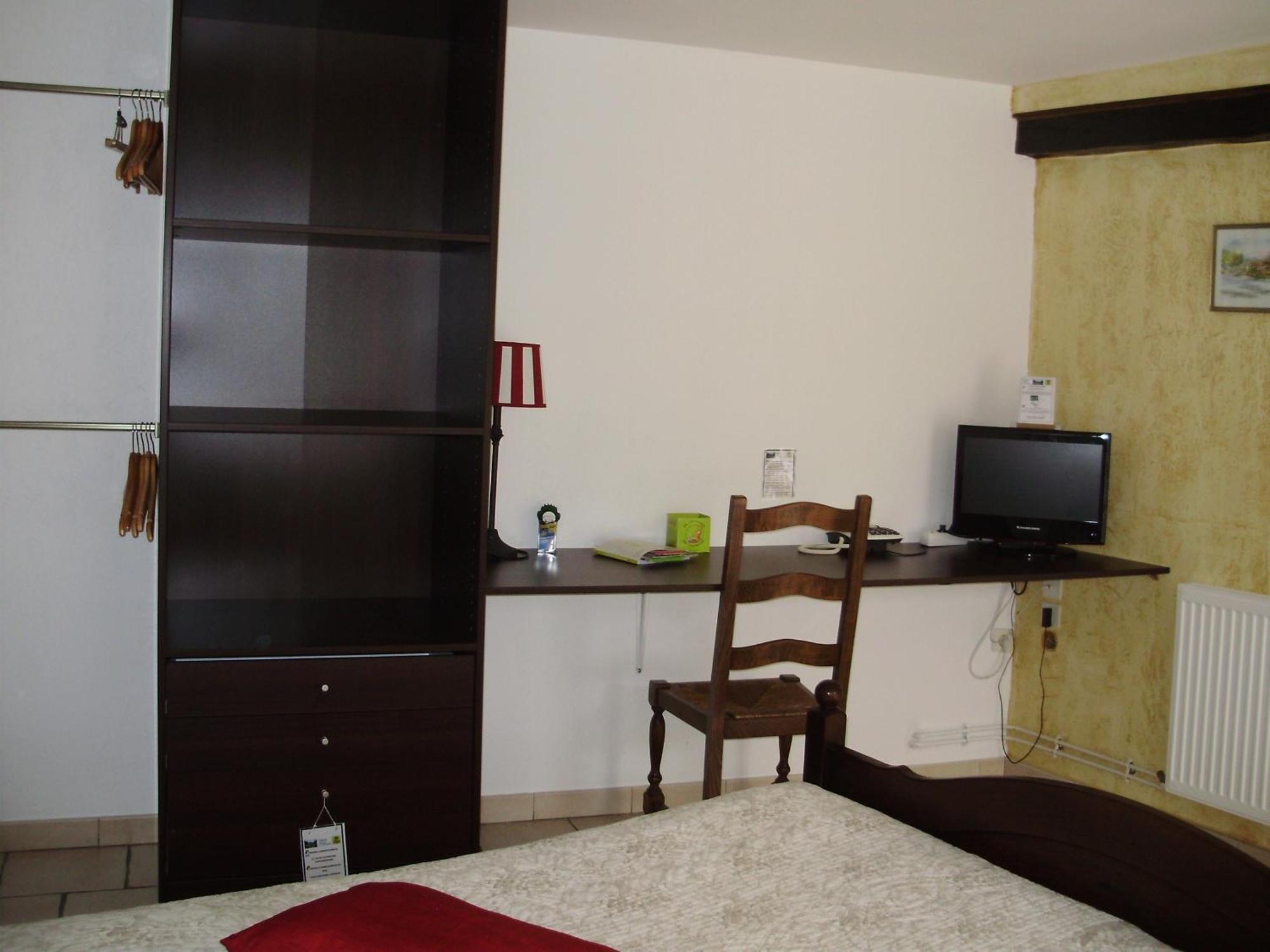 Auberge Du Bord Des Eaux - Demi-Pension Assuree Sur Reservation Сент-Аман-лез-О Екстер'єр фото
