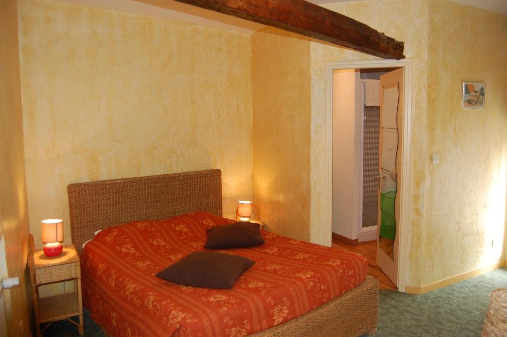 Auberge Du Bord Des Eaux - Demi-Pension Assuree Sur Reservation Сент-Аман-лез-О Номер фото