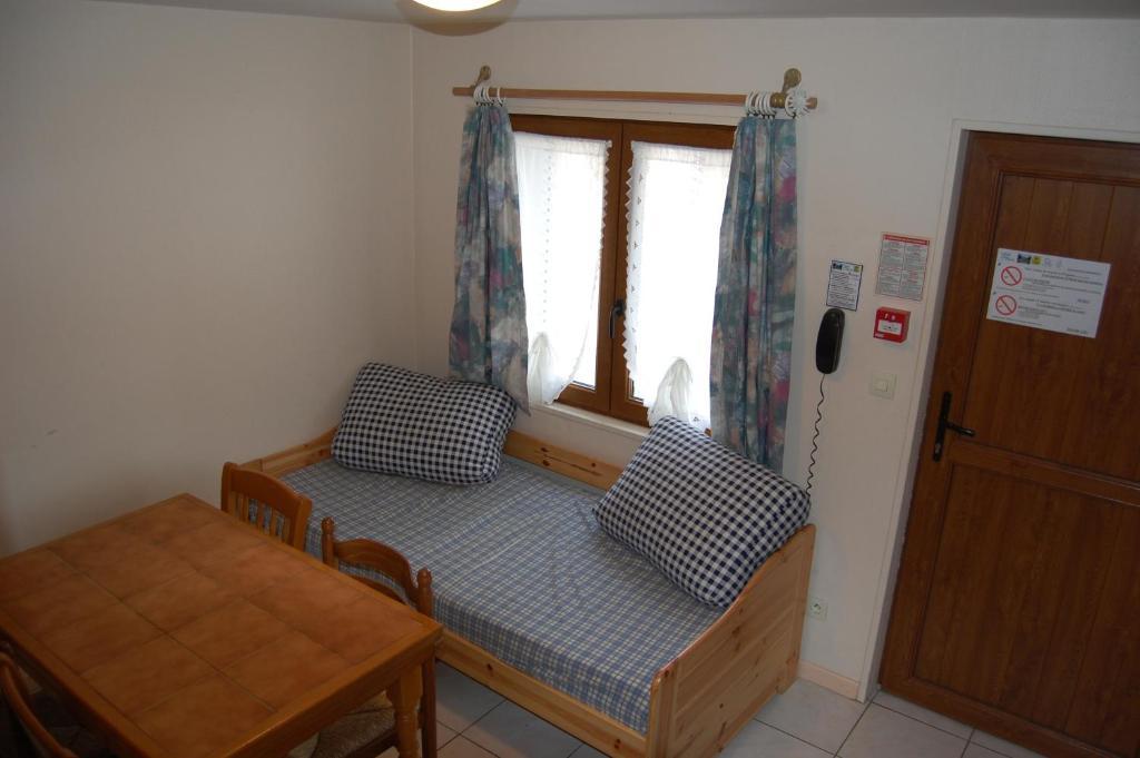 Auberge Du Bord Des Eaux - Demi-Pension Assuree Sur Reservation Сент-Аман-лез-О Номер фото