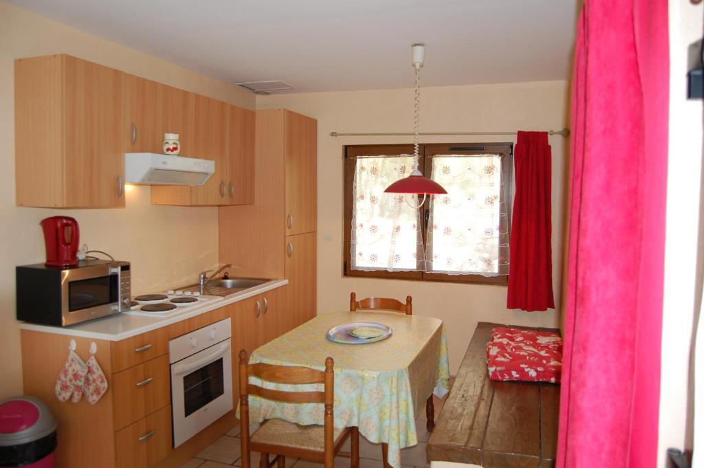 Auberge Du Bord Des Eaux - Demi-Pension Assuree Sur Reservation Сент-Аман-лез-О Номер фото