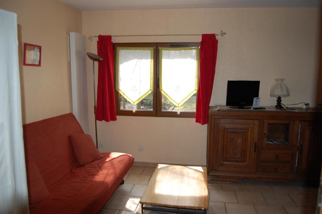 Auberge Du Bord Des Eaux - Demi-Pension Assuree Sur Reservation Сент-Аман-лез-О Номер фото