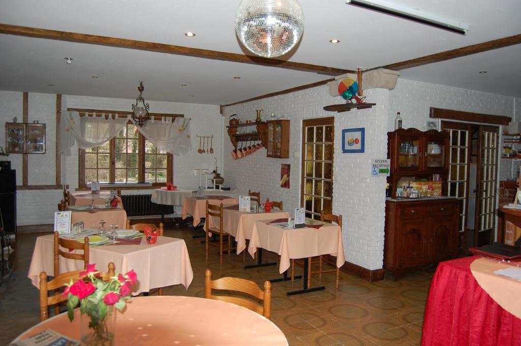 Auberge Du Bord Des Eaux - Demi-Pension Assuree Sur Reservation Сент-Аман-лез-О Екстер'єр фото