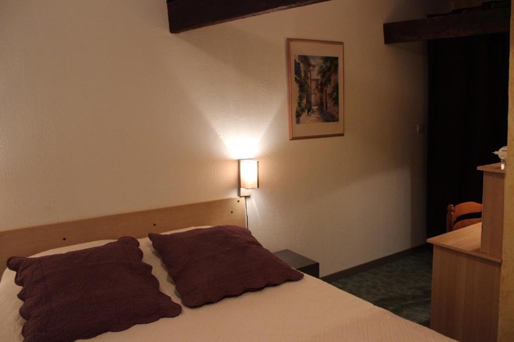 Auberge Du Bord Des Eaux - Demi-Pension Assuree Sur Reservation Сент-Аман-лез-О Номер фото